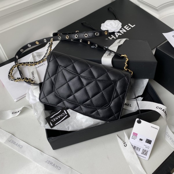  Handbag  Chanel AP2548 size 12.3x19.2x3.5 cm  
