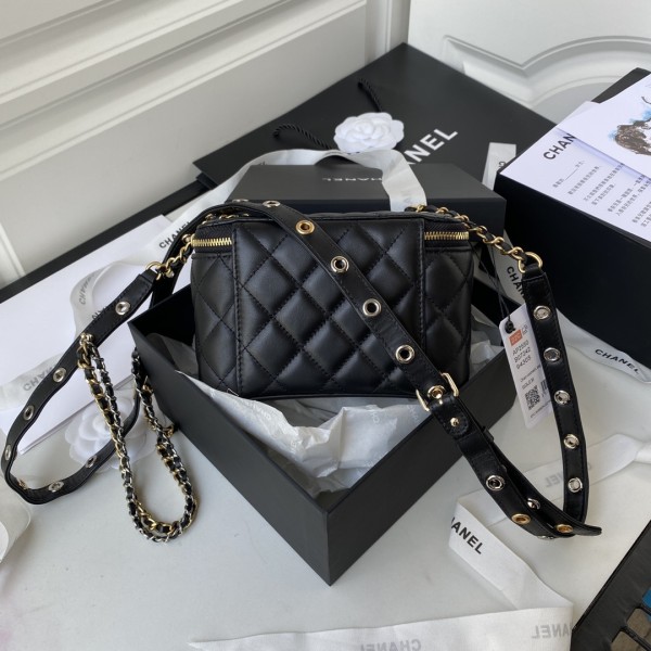  Handbag  Chanel AP2550 size 9.5x17x8 cm
