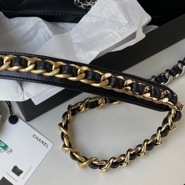  Handbag  Chanel  size  19 cm