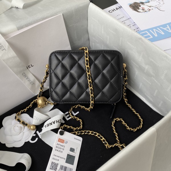  Handbag  Chanel AS2463 size 14x10x5.5 cm 