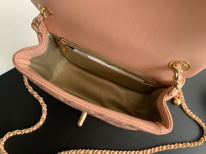  Handbag   Chanel size 17 cm