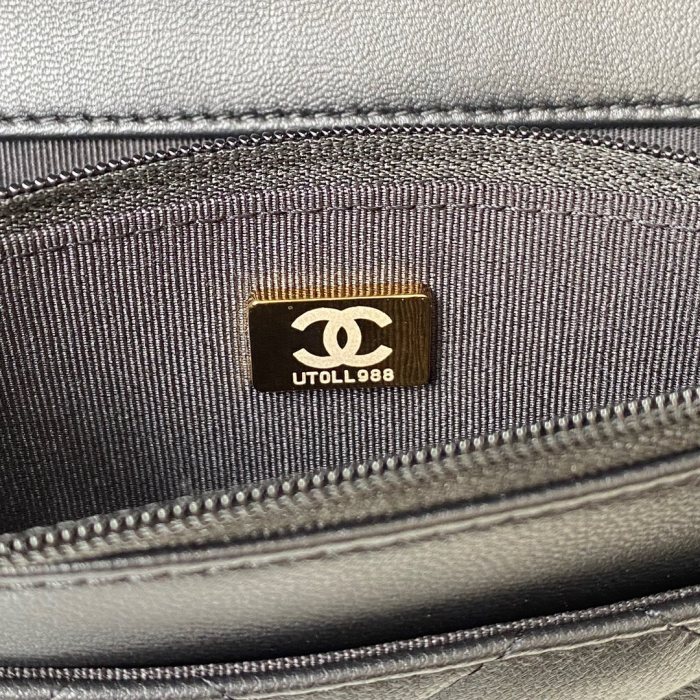  Handbag  Chanel AP2548 size 12.3x19.2x3.5 cm  