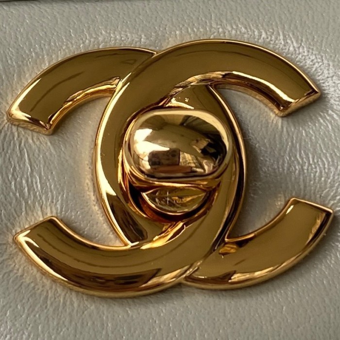 Handbag  Chanel size 17 cm