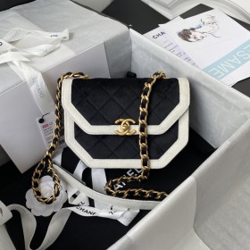  Handbag  Chanel  AS2957  size 19*15*6 cm