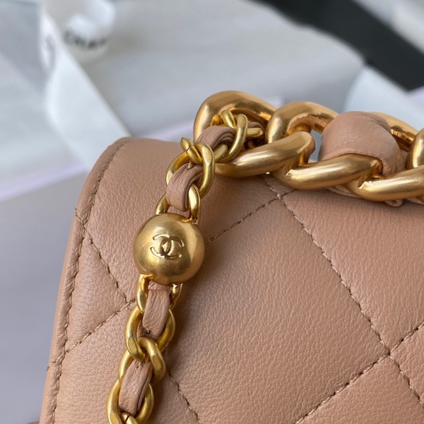  Handbag  Chanel  AS3011  size 21x13x7 cm