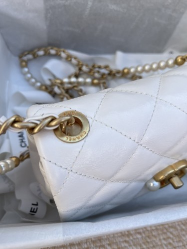  Handbag  Chanel  size 23 cm