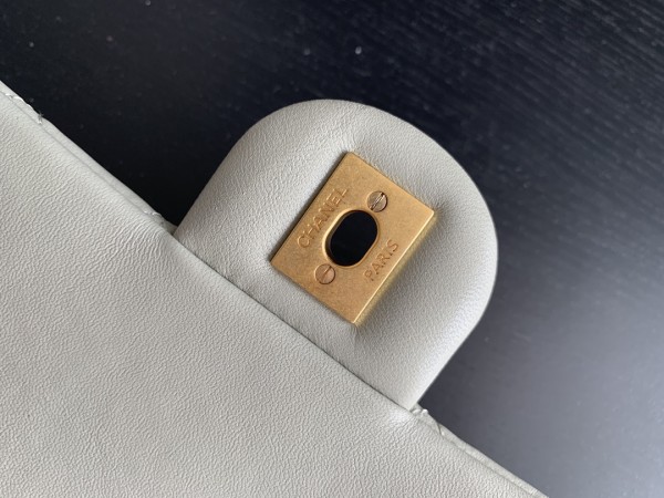  Handbag  Chanel size 20 cm