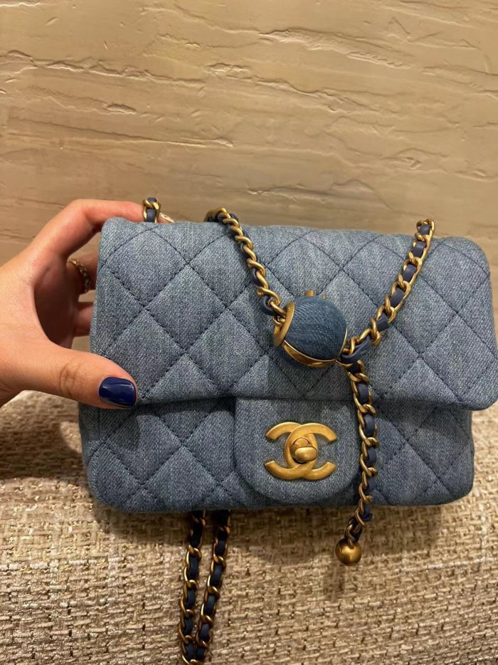  Handbag Chanel size  20 cm