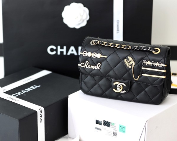  Handbag  Chanel size 19x11x8 cm
