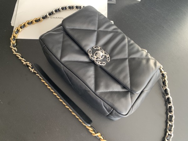 Handbag  Chanel  size 26cmx16cmx9 cm