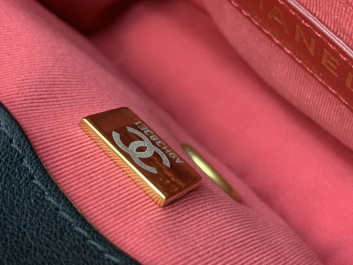  Handbag  Chanel  99120 size 15*19*6  cm