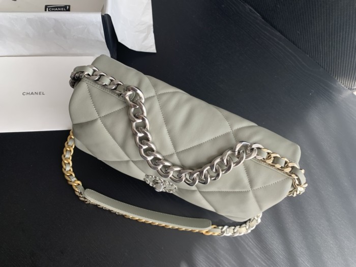  Handbag  Chanel size 26cmx16cmx9 cm 