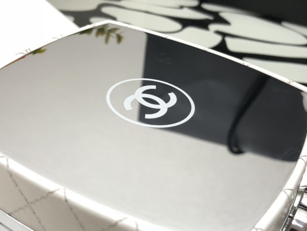  Handbag  Chanel size 12.7*12.7*7.6* cm