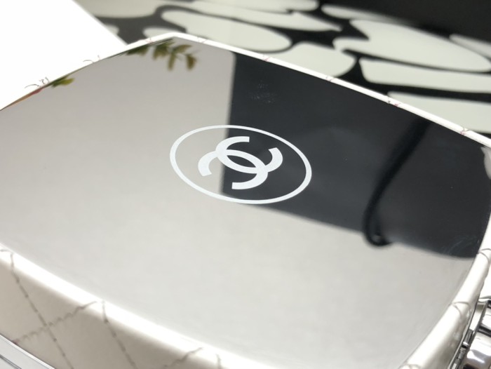  Handbag  Chanel size 12.7*12.7*7.6* cm