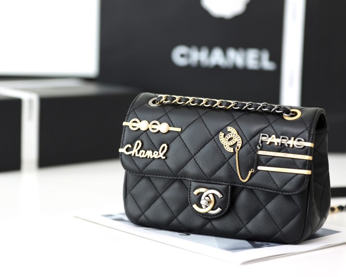  Handbag  Chanel size 19x11x8 cm
