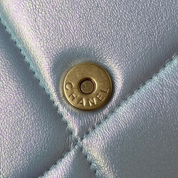  Handbag  Chanel size 19 cm