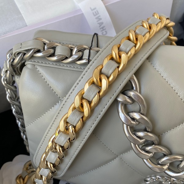  Handbag  Chanel size 30 cm