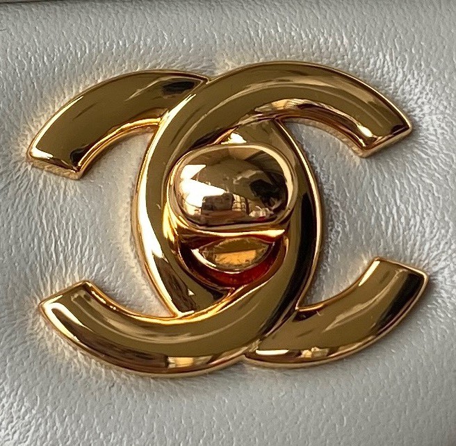  Handbag  Chanel A01112 size 15.5x25.5x6.5 cm