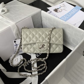  Handbag  Chanel size 20 cm