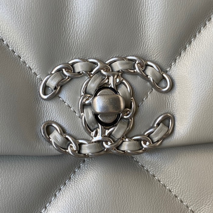  Handbag  Chanel size 30 cm