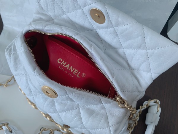  Handbag  Chanel 2479  size 19cmx13cmx7 cm 