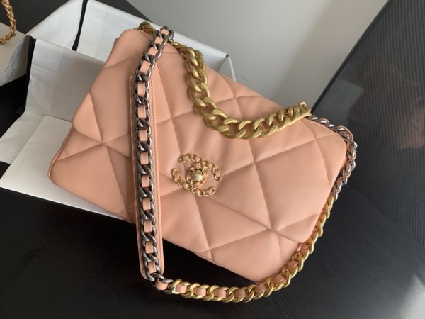  Handbag  Chanel 1160 size 26cmx16cmx9 cm 