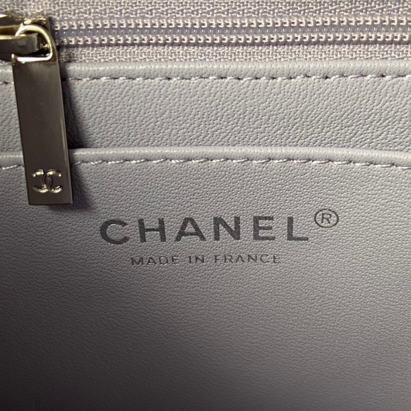  Handbag Chanel size 17 cm