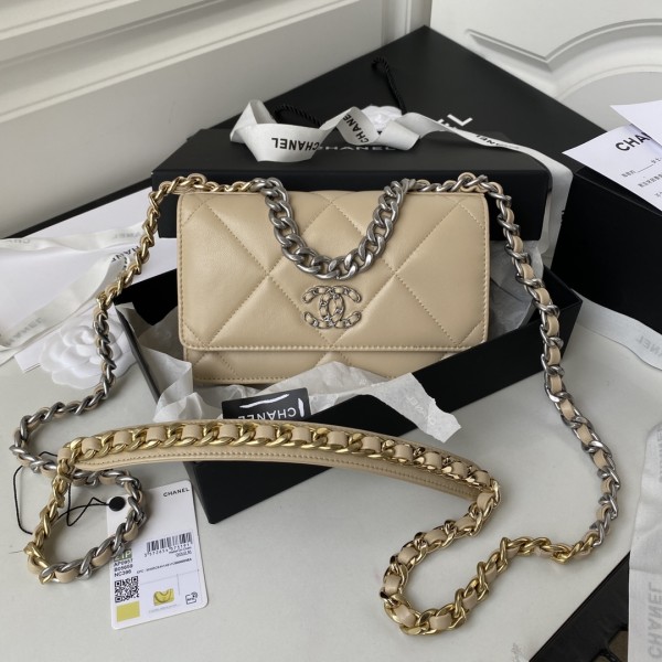  Handbag  Chanel size 19 cm