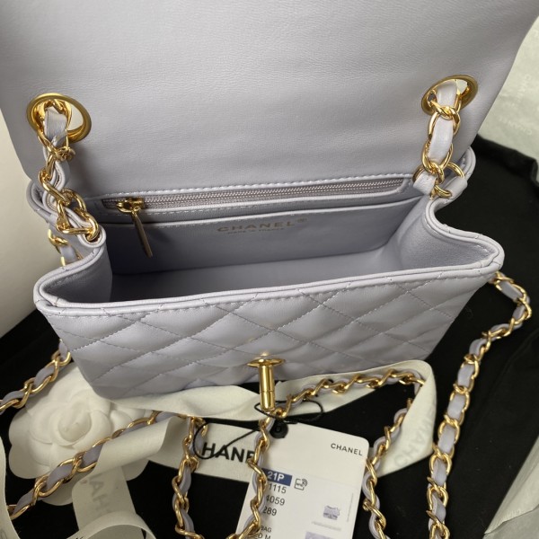  Handbag  Chanel size 17 cm