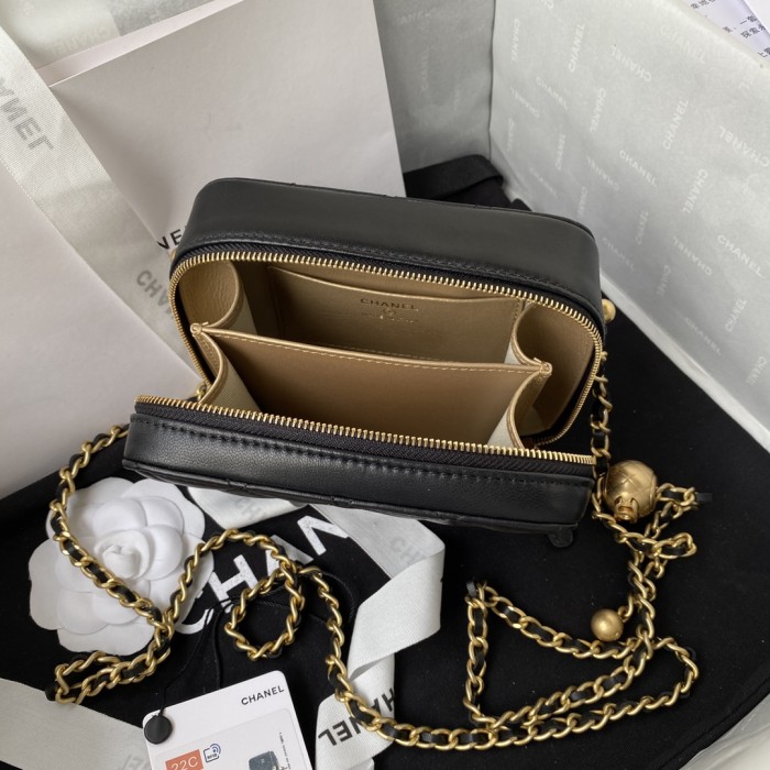  Handbag  Chanel AS2463 size 14x10x5.5 cm 