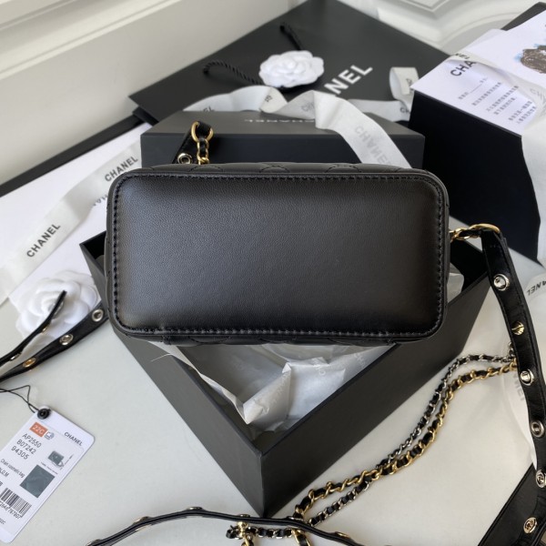  Handbag  Chanel AP2550 size 9.5x17x8 cm