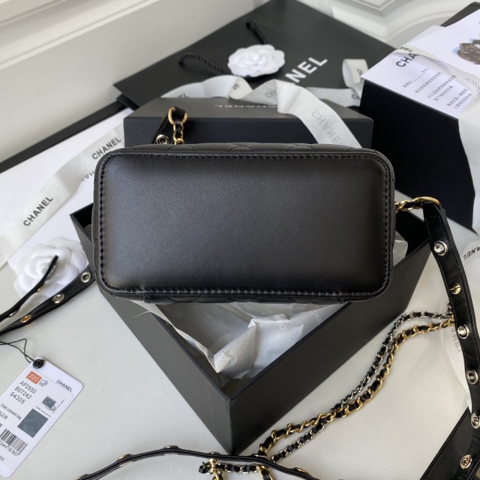  Handbag  Chanel AP2550 size 9.5x17x8 cm