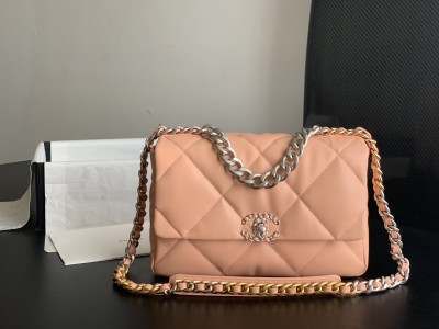  Handbag  Chanel size 26cmx16cmx9cm 