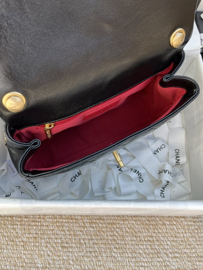  Handbag  Chanel size 23 cm