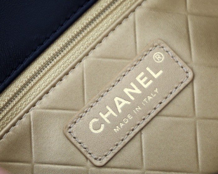  Handbag  Chanel size 19x11x8 cm