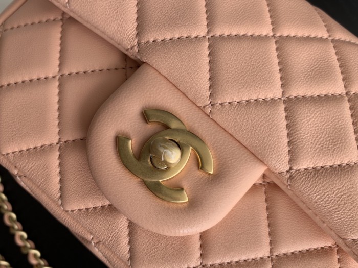  Handbag   Chanel size 17 cm