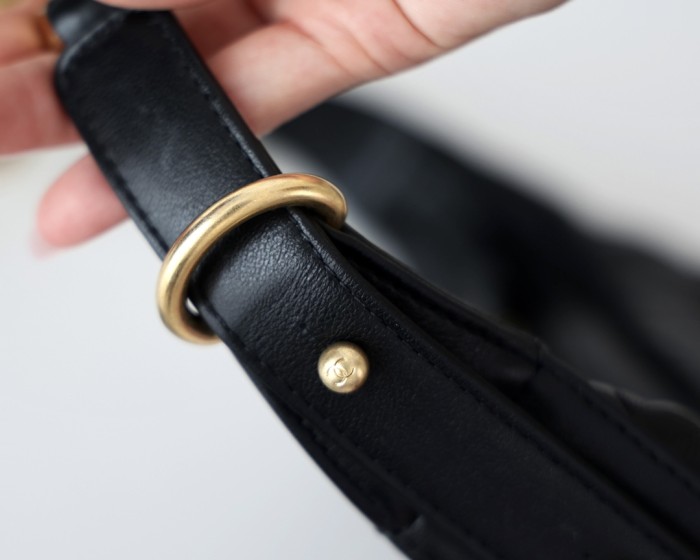  Handbag  Chanel AS2910 size 28x17x9 cm 