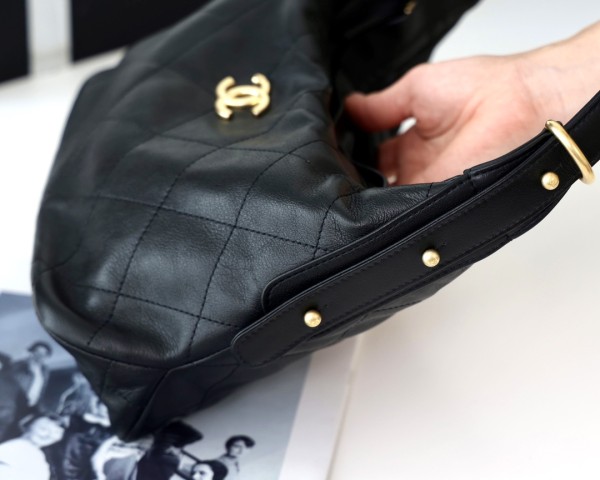  Handbag  Chanel AS2910 size 28x17x9 cm 