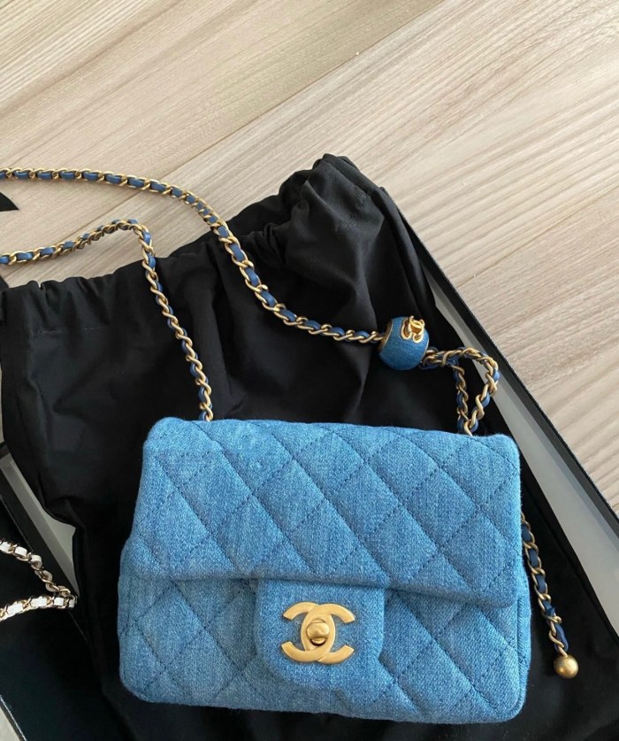  Handbag Chanel size  20 cm