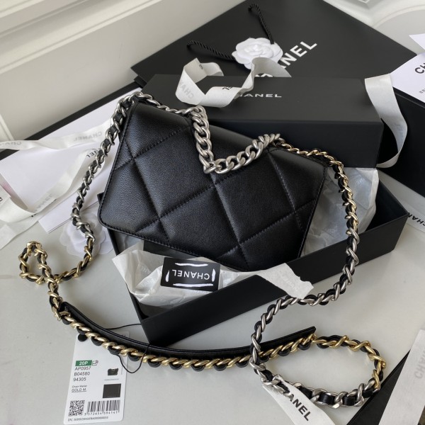  Handbag  Chanel  size  19 cm