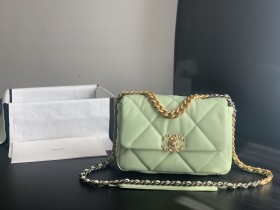  Handbag   Chanel 1161 size  30cmx20cm10cm