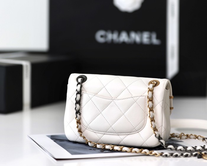  Handbag Chanel  size 19x11x8 cm