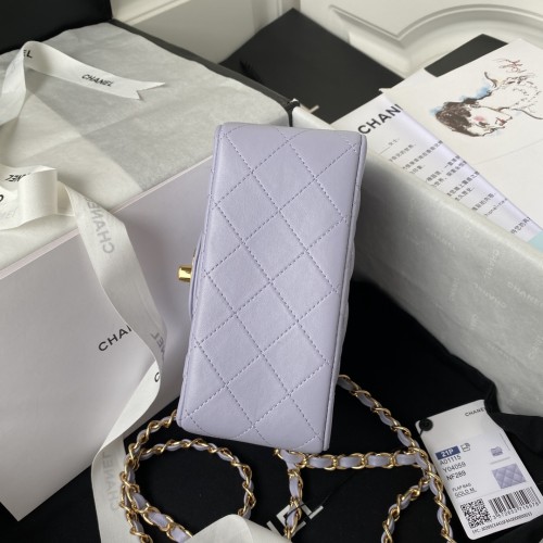  Handbag  Chanel size 17 cm