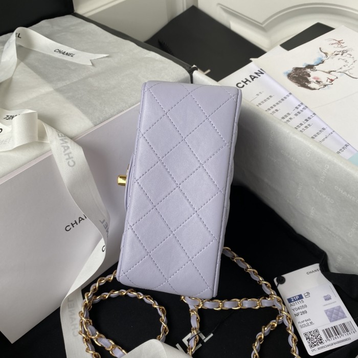  Handbag  Chanel size 17 cm