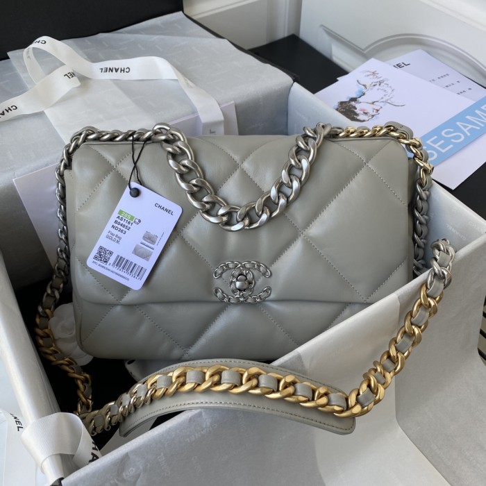  Handbag  Chanel size 30 cm