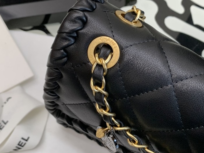  Handbag  Chanel  99119  size 22 cm