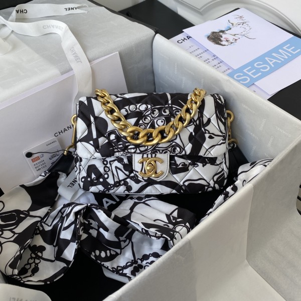  Handbag Chanel AS3004 size 15X20X7 cm