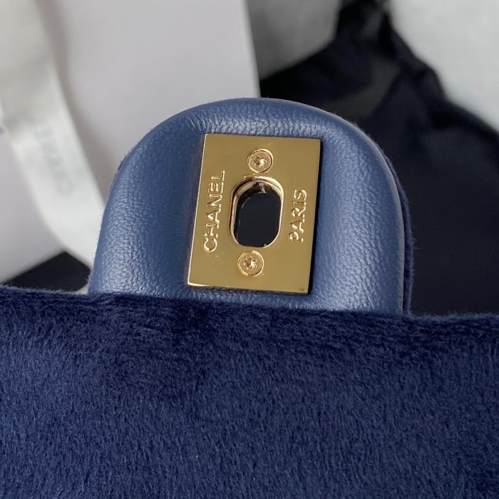  Handbag Chanel size 17 cm