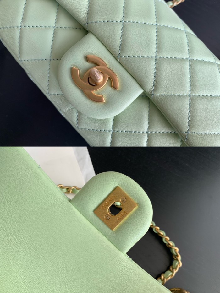  Handbag  Chanel size 17 cm 