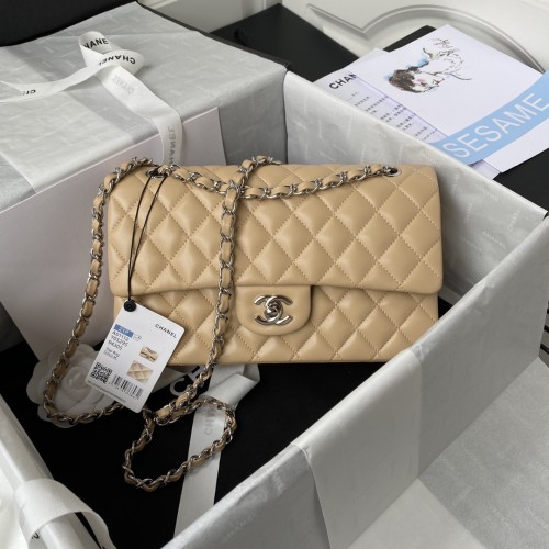  Handbag  Chanel A01112  size 15.5x25.5x6.5 cm